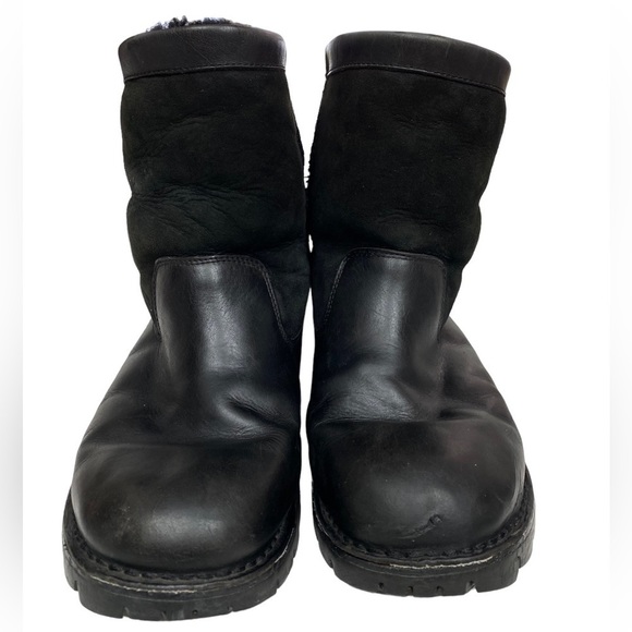UGG Other - UGG Beacon Boots Men's 11 Black Leather
Slip On with Traditional UGG sheep skin